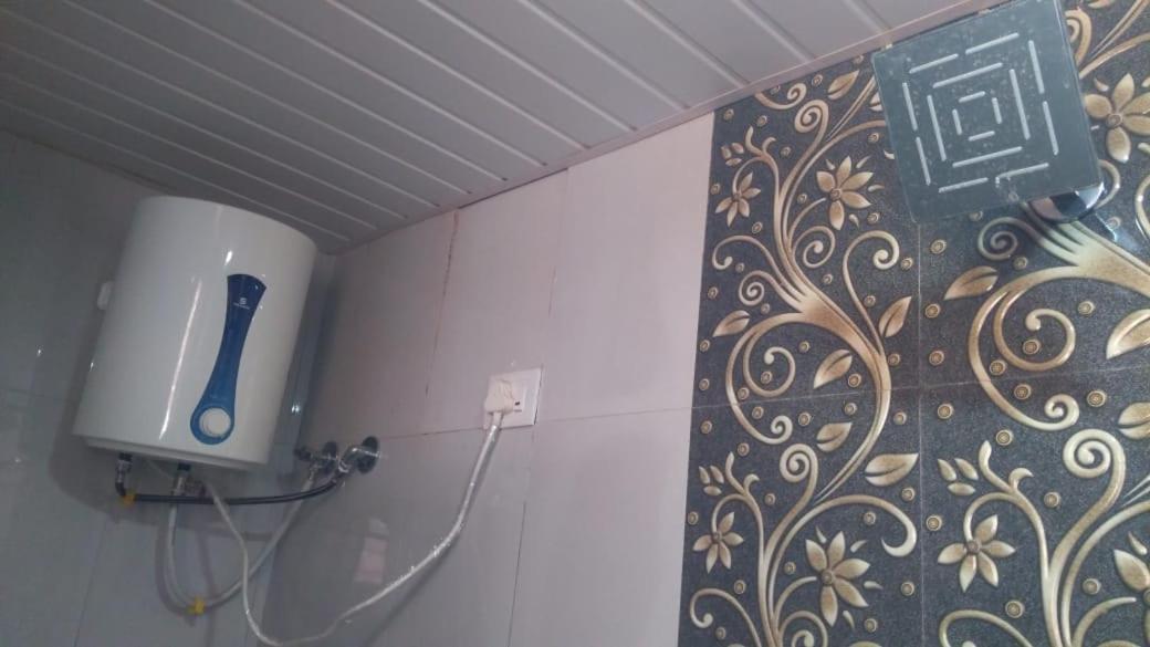 Vinee'S Kitchen And Motel Koynanagar Exterior foto
